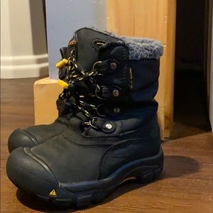 Toddler winter keens